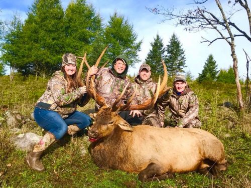 Wisconsin Getaways Family Posing with Elk